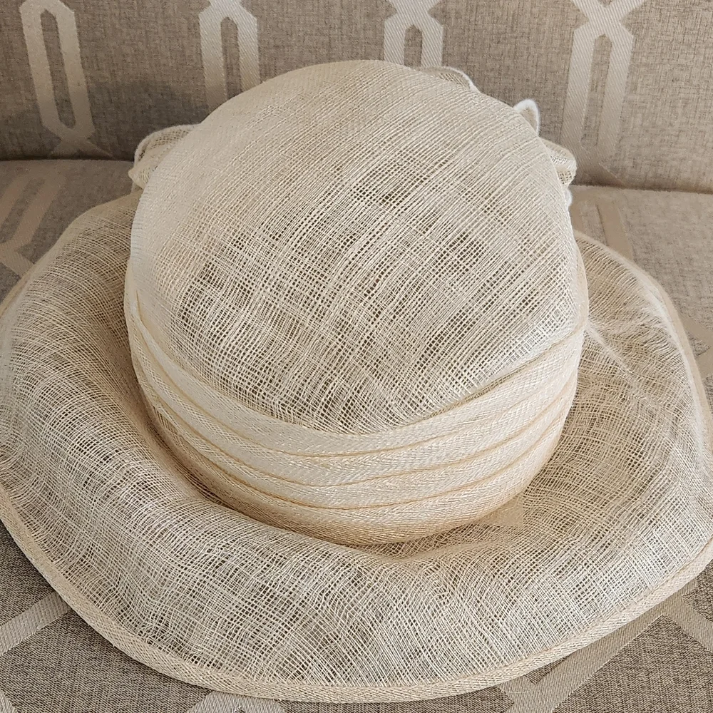 Lord and Taylor new with tags cream  hat with bow - Picture 4 of 6